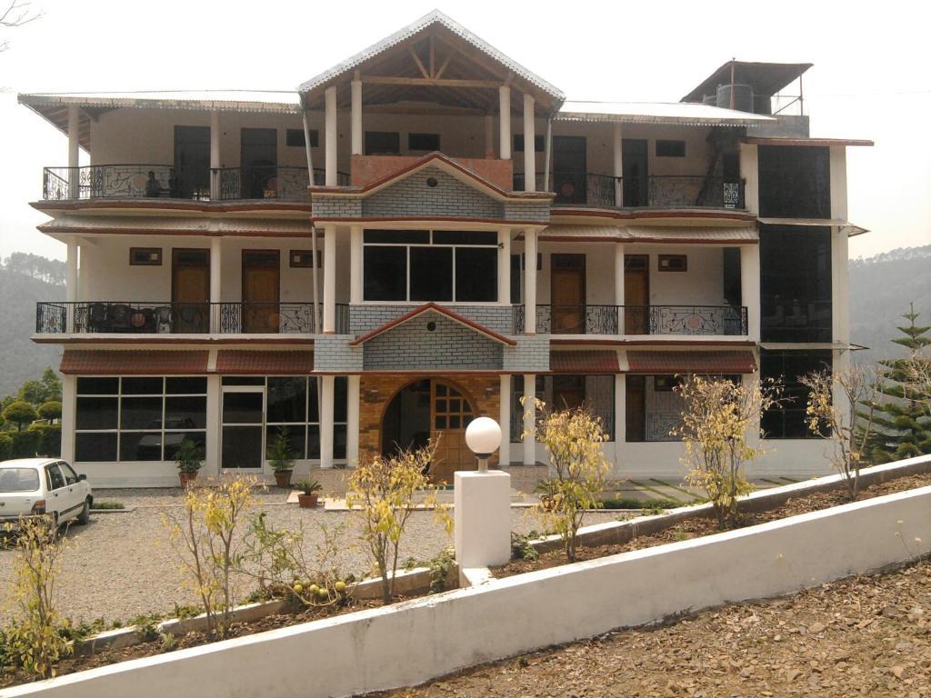 Bhīm Tāl Sapphire Inn מראה חיצוני תמונה