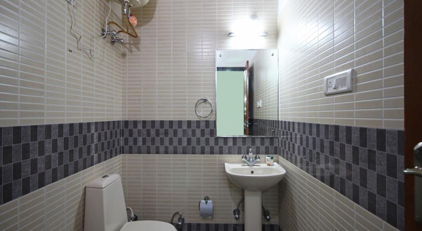 Bhīm Tāl Sapphire Inn מראה חיצוני תמונה